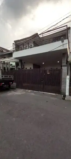 Rumah besar 2lt Margawangi Buah batu u/ kantor/tggl