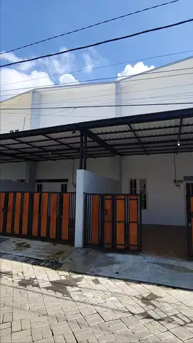 Dijual Rumah Baru 2 Lantai 3KT, 2KM Dekat UPN, OERR, MERR, Rungkut