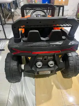 dijual cepat mainan mobil aki anak