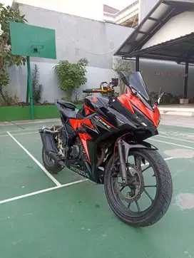 Jual Honda CBR 150 2019 Black Red Good Condition Mulus LOW KM