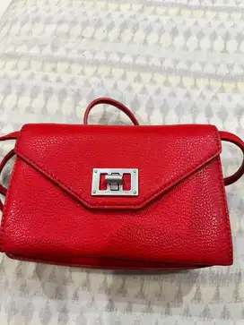 Charles&keith mini warna merah