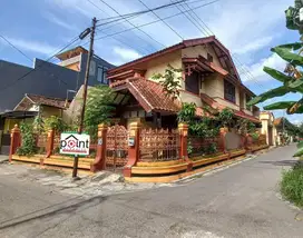 Rumah Idum 225m² di Pusat Kota Solo Posisi Hook