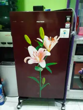 Kulkas 1 pintu warna maroon