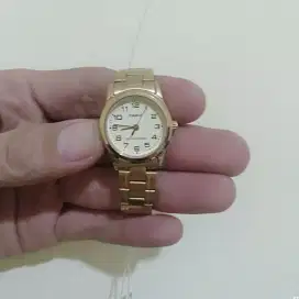 Casio LTP-V001G-9B
Gold