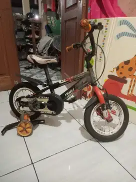 Sepeda anak roda 4