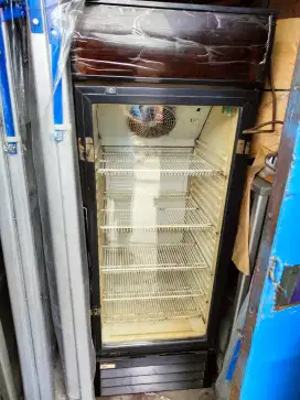Kulkas. Showcase. Freezer. Chiller