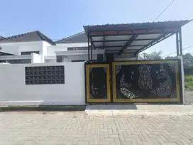 1 Unit Rumah Classic Modern Gress Dekat Jl Mangesty Sukoharjo
