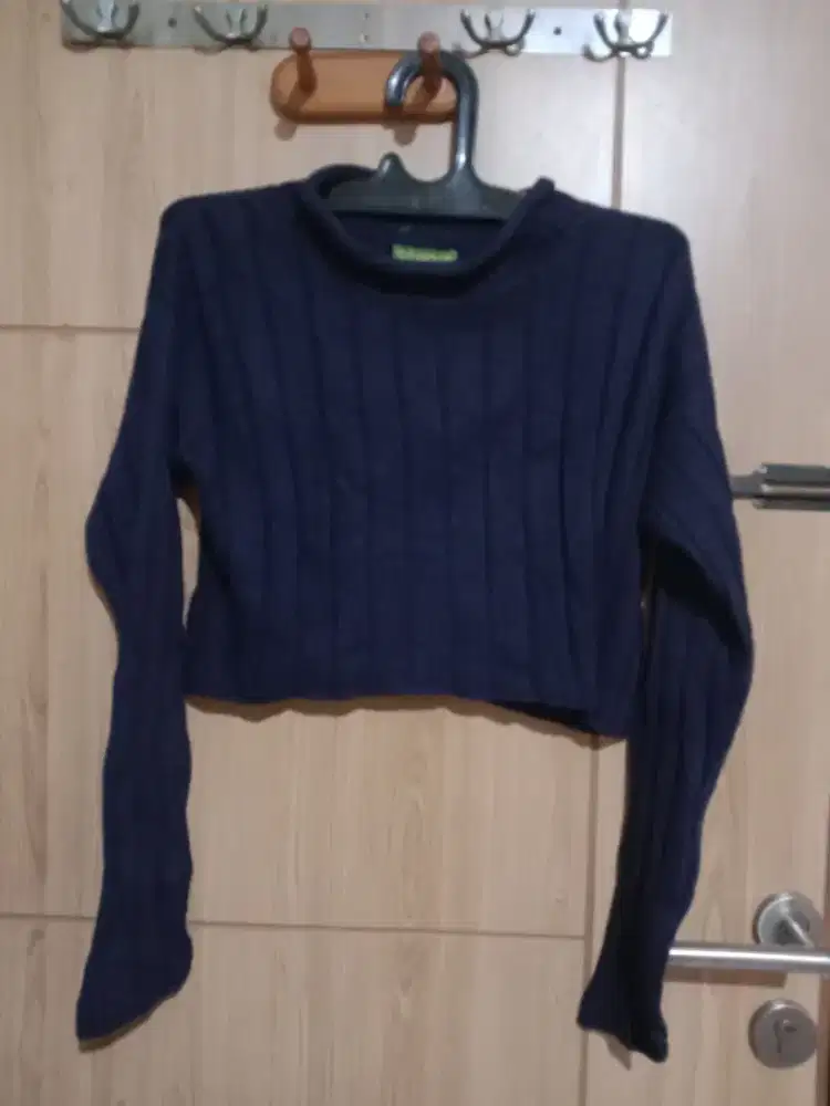 Croptop Rajut Branded