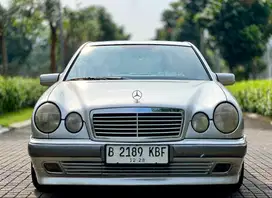 ANTIK Mobil Simpanan Pjk Pjg Mercy E320 W210 A/T 1997 new eyes