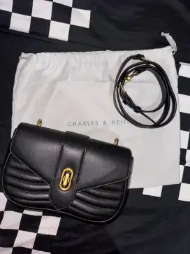Preloved Tas wanita Charles & Keith ORI
