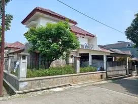 Dijual Rumah Cantik Semi Furnish Kayu Jati di Telaga Kahuripan