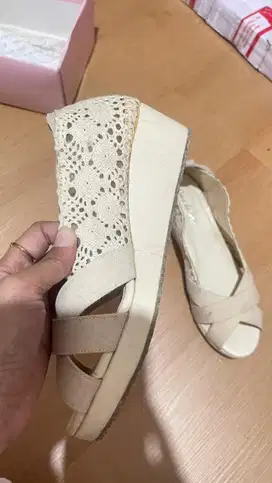 Wedges 3-4cm broken white
