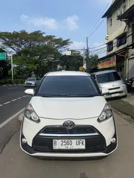 Toyota Sienta 1.5 V Automatic 2017 Putih Super Istimewa