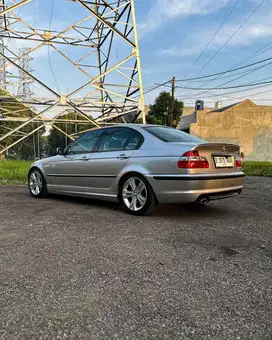 BMW 318i 2002 Bensin
