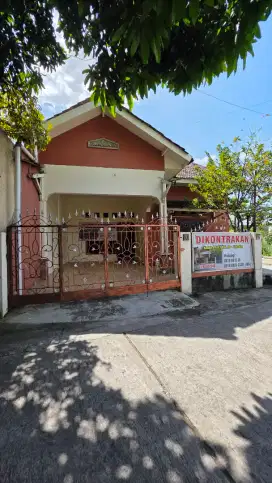 Disewakan rumah luas 155/140