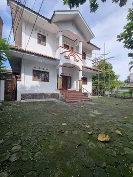 Sewa Rumah Besar Nyaman Asri di Gegerkalong Hilir Bandung Utara