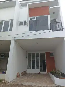 Rumah 2 Lantai Dekat Stasiun LRT Ciracas Jakarta Timur Jual/Dijual