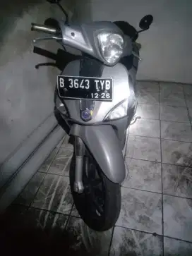 Piagio Liberty warna abu 100cc