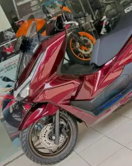 Dijual Honda PCX 160 roadsync warna merah