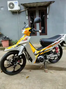 Yamaha F1Zr THN 2000