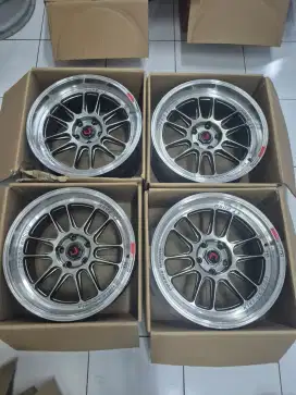 Velg baru Lenso Venom 5 R18 pcd 5×114.3 lebar 9,5 et25..4pcs