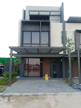 Rumah 3 lantai 3 kamar promo harga louncing di lippo cikarang