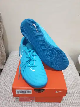Jual sepatu futsal Nike Phantom GX II Club IC, Size 42,5