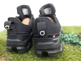 Sepatu on cloud (OC) horizon