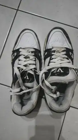 Sepatu Lv ( louis viutton ) made in italy