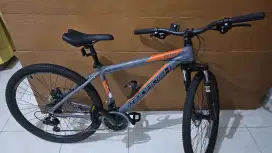 Sepeda MTB Poligon Monarch5