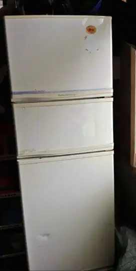 Kulkas 3 pintu Merk LG