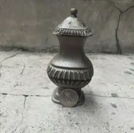 Tempat garam antik berlapis perak
