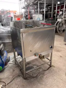 Deepfryer gas 
Kapasitas 60 liter an
Termostat on