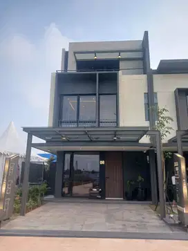 Rumah 3 lantai Gold Tops Livin Lippo Cikarang