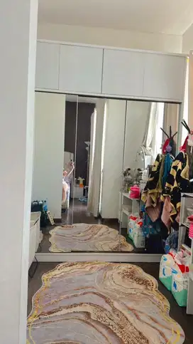 LEMARI KACA BESAR BAGUS