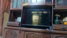 Di jual Tv Polytron 32in + Speaker. Baru beli.