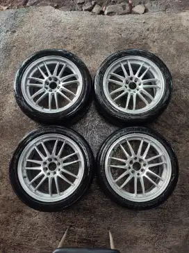 Velg Mobil Racingan RAYS RE30 Silver Polish R17 dan Ban