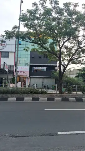 Ruko gandeng margonda dekat kampus ui cocok buat caffe dan resto