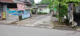 TANAH 1960 M2 PLUS KONTRAKAN 4 PINTU PLUS 1 RUMAH INDUK