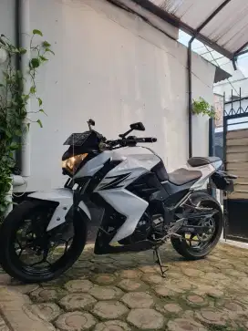 Kawasaki Z250 FI (2slinder)