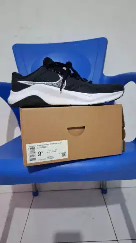 Sepatu Nike Legend Essential 3 Black Workout Shoes Size 43 BrandNew