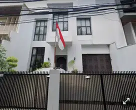Disewakan Rumah Mewah di Area Scbd Dekat MRT Asean Kebayoran Baru