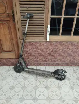 Skuter listrik bekas untuk kreasi