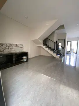 Rumah Baru 2 Lantai Minimalis Modern Wonorejo Rungkut Hanya 1m an