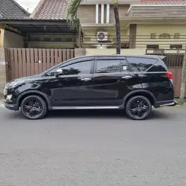 Innova venturer 2.4 diesel matic 2020