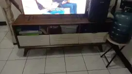 Meja tv dengan 3 laci