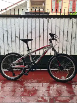 Sepeda Anak | Polygon Relic 24 warna putih merah untuk anak 7-12 tahun