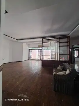 Disewa Rumah di Simprug Kebayoran jakarta siap huni (KNT)