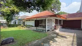 Dijual Cepat Rumah Lama Bisa Untuk Usaha di Cipaganti Bandung