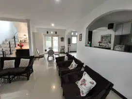 Dijual Rumah Hook Kota Baru Parahyangan